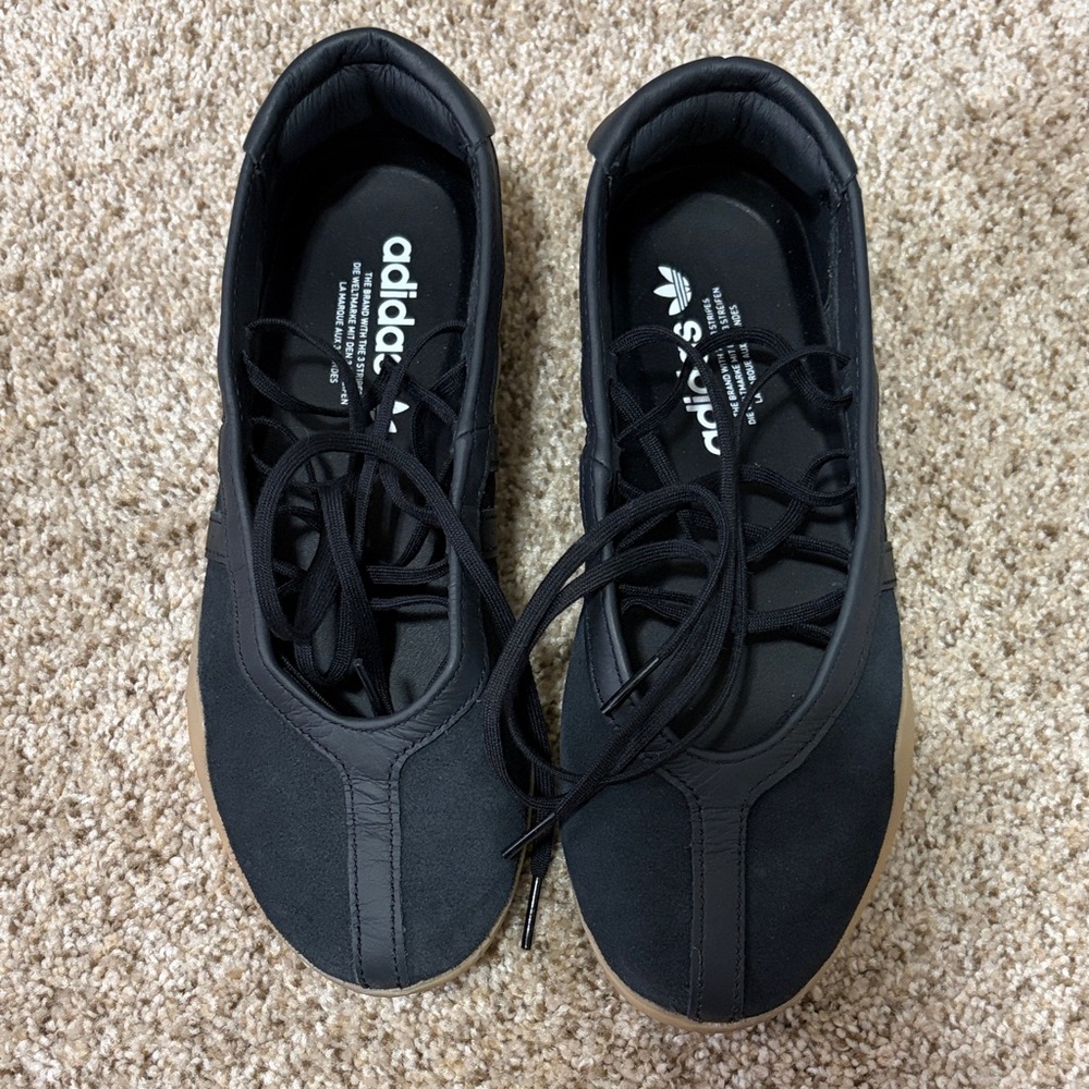 Taekwondo Mei Ballet adidas Black Low-Profile Lace-Up Sneakers with Gum Outsole